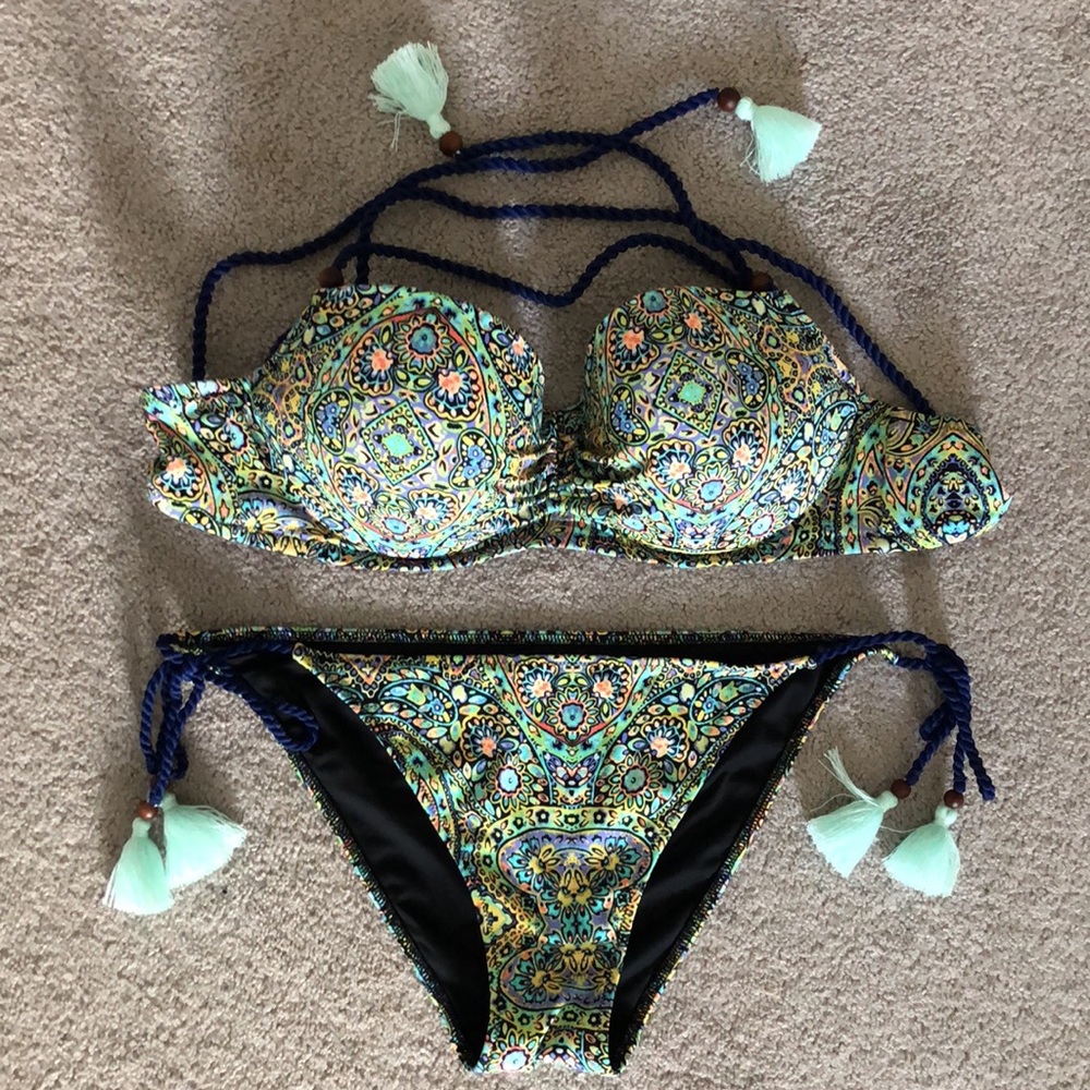 Victoria’s Secret Swimsuit Bikini Size 34D Top and Large Bottoms Pom Pom Tassel